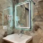 Kamberi & Ξενοδοχείο με διαμερίσματα 4*