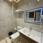 Kamberi & Ξενοδοχείο με διαμερίσματα 4*