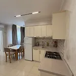 Kamberi & Ξενοδοχείο με διαμερίσματα Velipojë