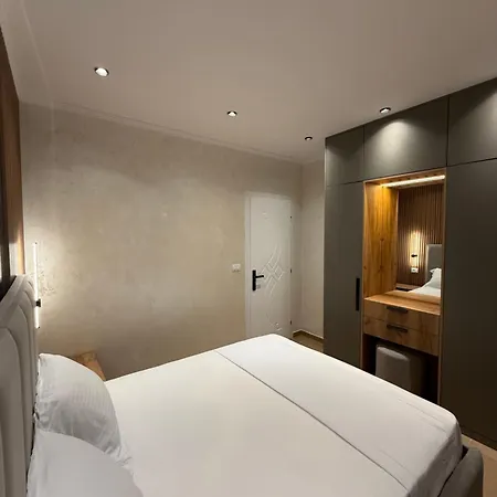 Aparthotel Kamberi &