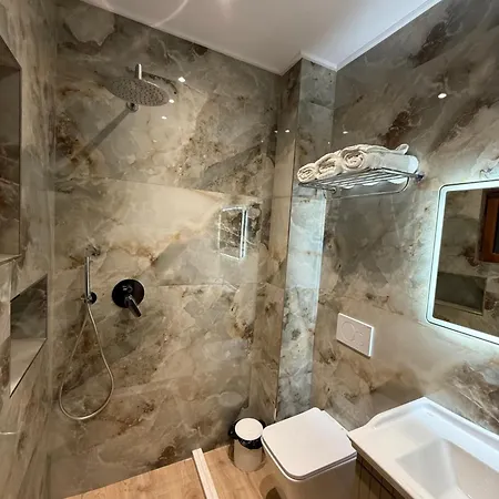 Aparthotel Kamberi &