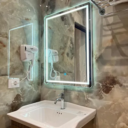 Kamberi & Aparthotel 4*