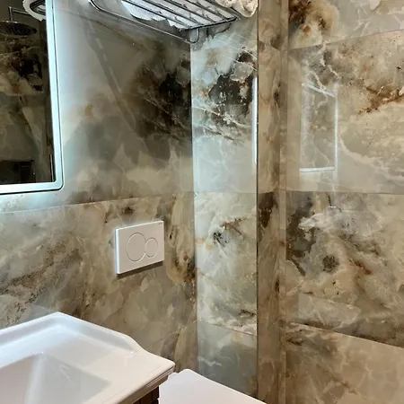 Aparthotel Kamberi &