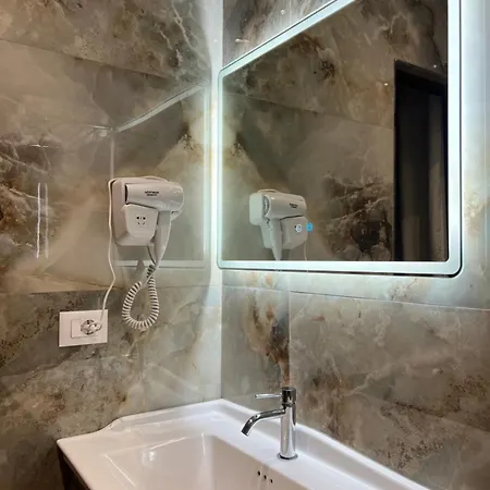 Kamberi & Aparthotel Velipojë