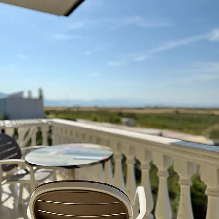 Kamberi & Aparthotel Velipojë