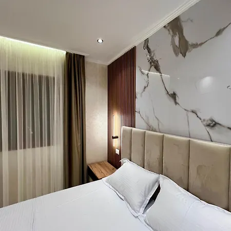 Aparthotel Kamberi & 4*