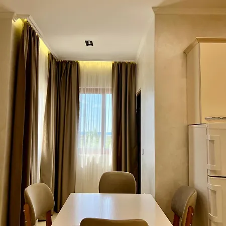 Kamberi & Aparthotel Velipojë