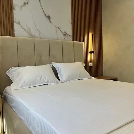 Kamberi & Aparthotel Velipojë