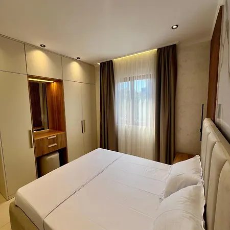 Aparthotel Kamberi & 4*