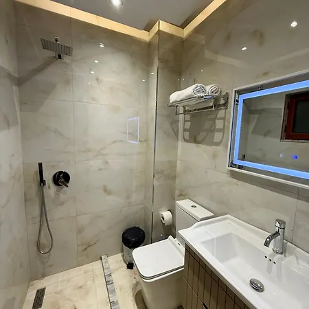 Aparthotel Kamberi &