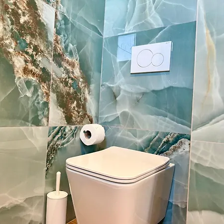 Kamberi & Aparthotel 4*