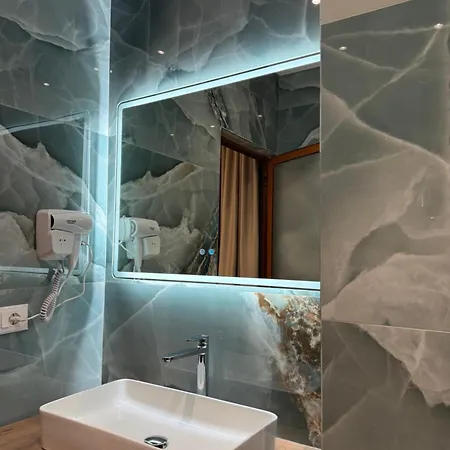 Aparthotel Kamberi & 4*