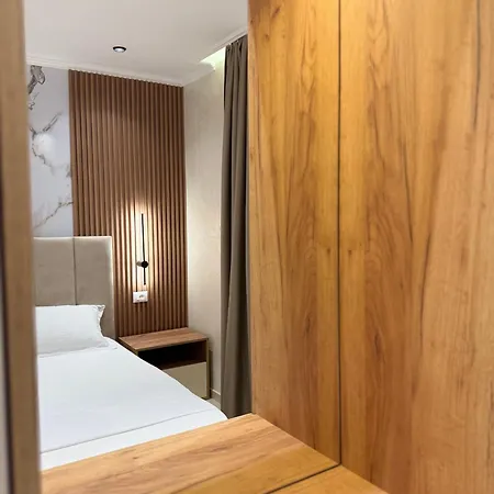 Kamberi & 4* Velipojë