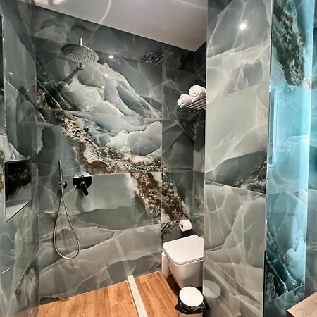 Kamberi & Aparthotel 4*