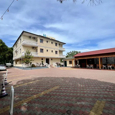 Apartahotel Kamberi & *