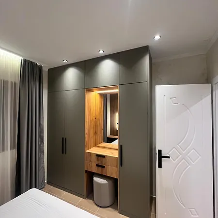 Kamberi & Aparthotel 4*