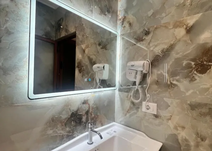 Kamberi & Velipojë