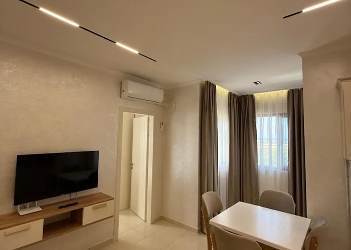 Kamberi & 4* Velipojë