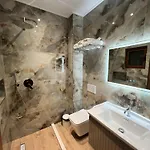Kamberi & Appart hôtel 4*