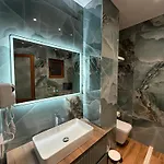 Aparthotel Kamberi Hotel&apartments 4*