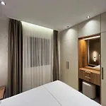 Kamberi & 4* Velipojë