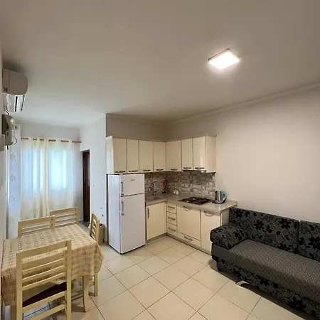 Kamberi & Aparthotel Velipoje