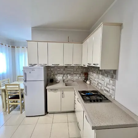 Kamberi & Hotel apartamentowy Velipojë