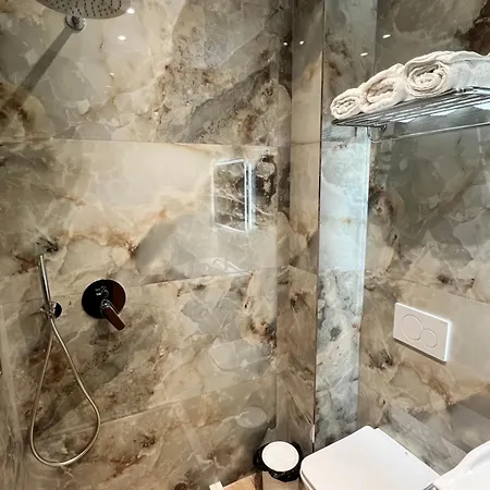 Kamberi & Aparthotel