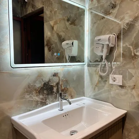 Aparthotel Kamberi & 4*
