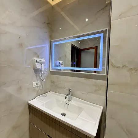 Aparthotel Kamberi &