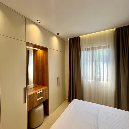 Kamberi & Aparthotel 4*