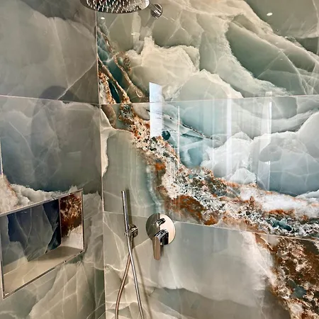 Kamberi & 4* Velipoje