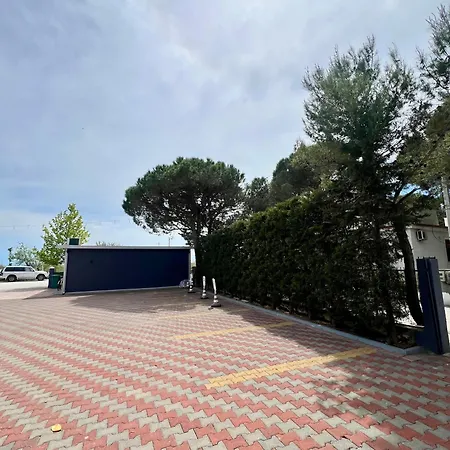 Kamberi & Hotel apartamentowy Velipojë