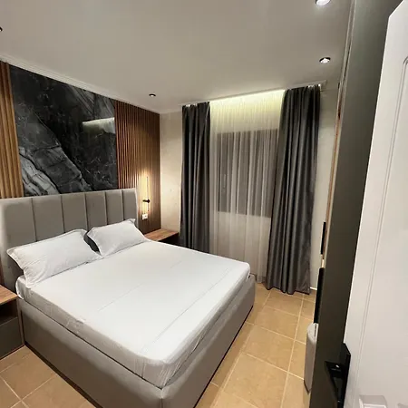 Kamberi & 4* Velipojë