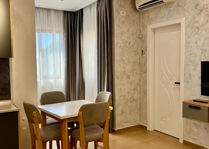 Kamberi & 4* Velipojë