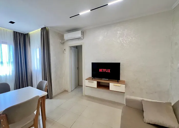 Kamberi & 4* Velipojë