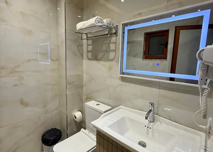 Kamberi & Lägenhetshotell 4*